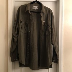 Columbia khaki green buttondown shirt XL